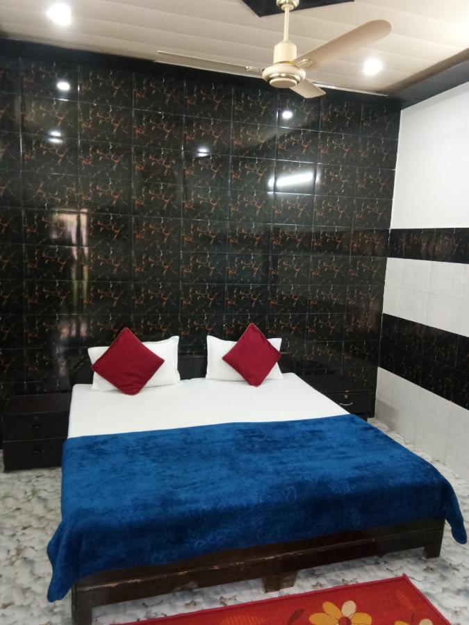 Radha Krishna Dham Villa วรินดาวัน ภายนอก รูปภาพ