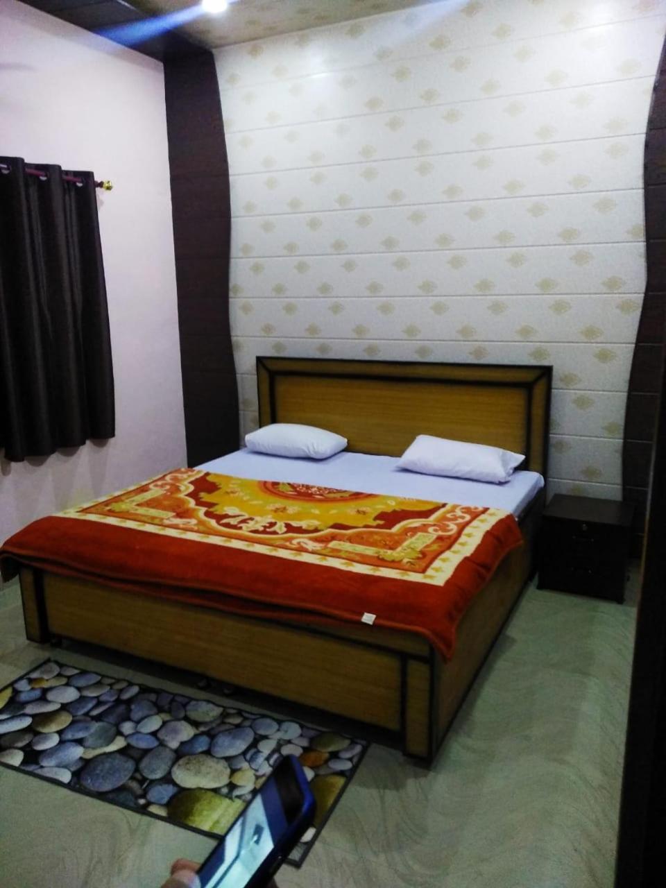 Radha Krishna Dham Villa วรินดาวัน ภายนอก รูปภาพ