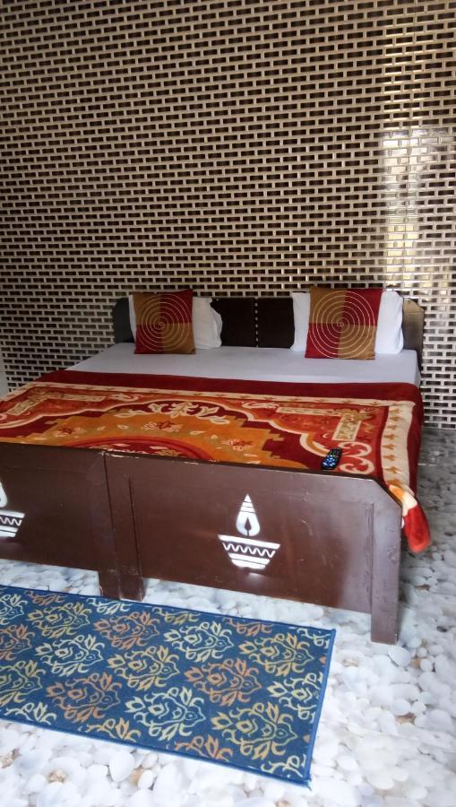 Radha Krishna Dham Villa วรินดาวัน ภายนอก รูปภาพ
